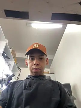 Oqui online show from April 7, 8:10 pm