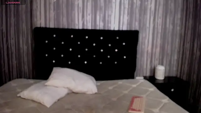 Snapshot of Alicee_Moonn chatting on July 9, 8:19 pm Alicee Moonn online show from July 9, 8:19 pm