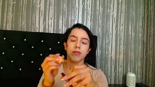 Alicee Moonn online show from April 17, 7:06 pm