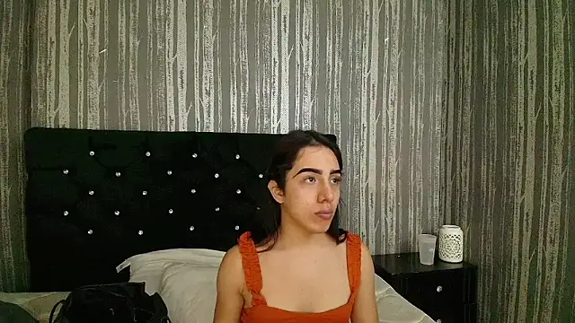 Snapshot of Alicee_Moonn chatting on June 20, 7:41 pm Alicee Moonn online show from June 20, 7:41 pm
