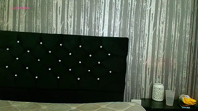 Alicee Moonn online show from April 22, 8:37 pm