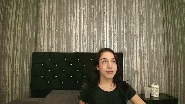 Snapshot of Alicee_Moonn chatting on June 23, 7:34 pm Alicee Moonn online show from June 23, 7:34 pm