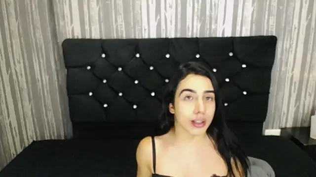 Snapshot of Alicee_Moonn chatting on July 7, 10:35 pm Alicee Moonn online show from July 7, 10:35 pm