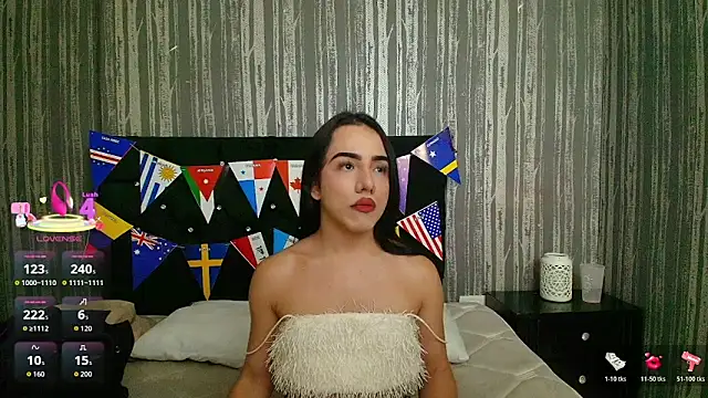 Snapshot of Alicee_Moonn chatting on June 16, 8:53 pm Alicee Moonn online show from June 16, 8:53 pm