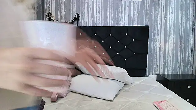 Alicee Moonn online show from November 18, 8:45 pm