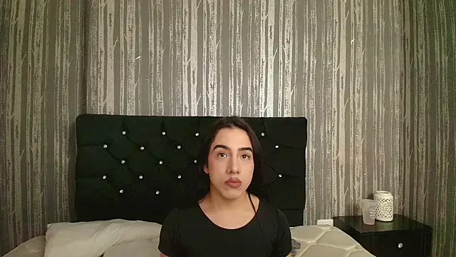 Snapshot of Alicee_Moonn chatting on June 24, 8:28 pm Alicee Moonn online show from June 24, 8:28 pm