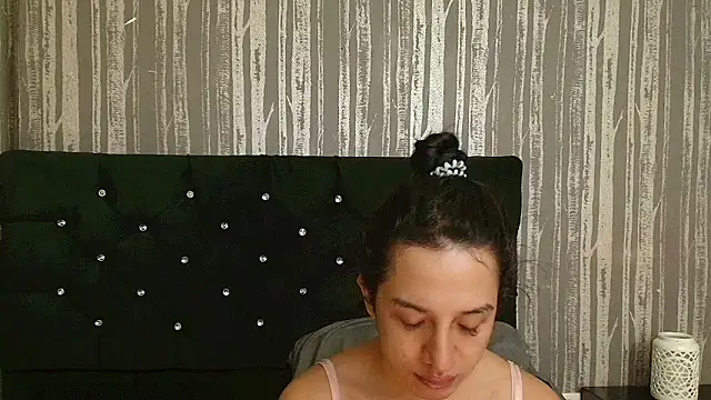 Snapshot of Alicee_Moonn chatting on June 25, 7:19 pm Alicee Moonn online show from June 25, 7:19 pm