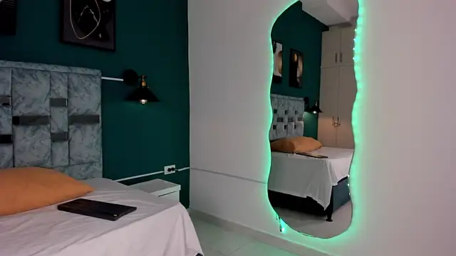 Snapshot of tamara_lovv chatting on November 15, 12:20 pm tamara lovv online show from November 15, 12:20 pm