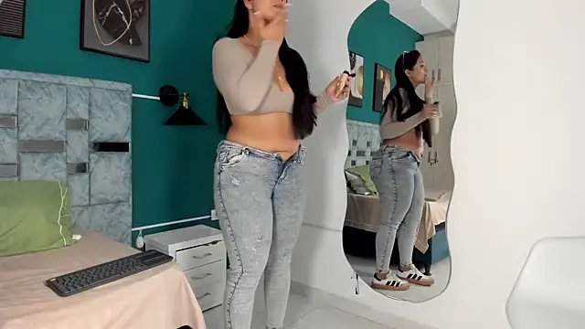 Snapshot of tamara_lovv chatting on December 5, 12:15 pm tamara lovv online show from December 5, 12:15 pm