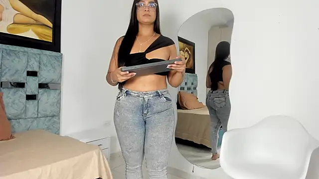 Snapshot of tamara_lovv chatting on October 17, 12:51 pm tamara lovv online show from October 17, 12:51 pm