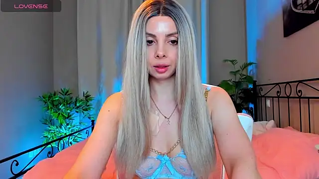 Snapshot of VelvetEliza chatting on February 7, 10:40 pm VelvetEliza online show from February 7, 10:40 pm