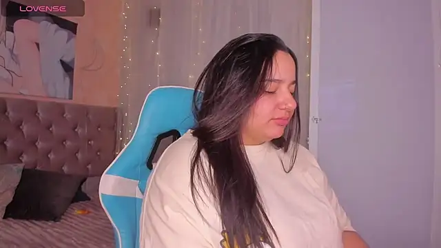 Snapshot of artemisa19 chatting on November 28, 4:12 am artemisa19 online show from November 28, 4:12 am