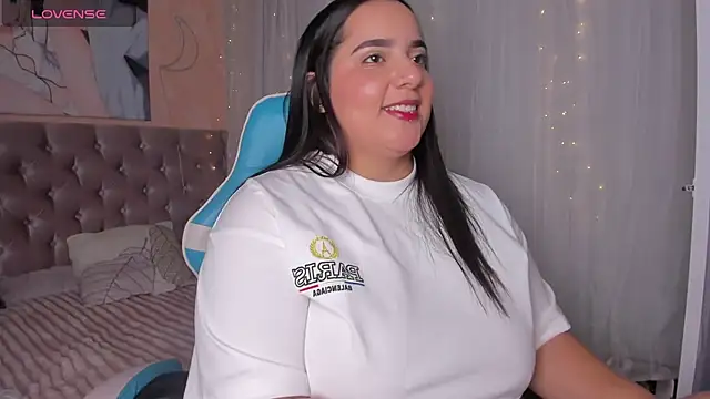 Snapshot of artemisa19 chatting on October 14, 4:35 am artemisa19 online show from October 14, 4:35 am