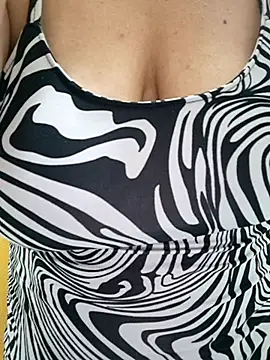 Snapshot of SweettyNaugthy chatting on February 19, 8:00 am SweettyNaugthy online show from February 19, 8:00 am