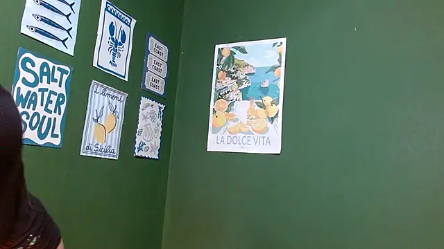 Roxiehood online show from January 8, 1:44 am