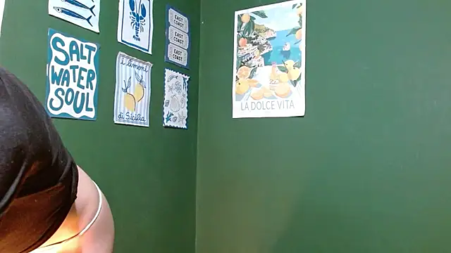 Roxiehood online show from November 23, 1:59 am