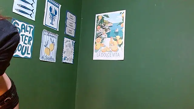 Roxiehood online show from November 25, 1:50 am