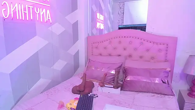 Snapshot of BiancaShermann chatting on May 1, 9:42 pm BiancaShermann online show from May 1, 9:42 pm