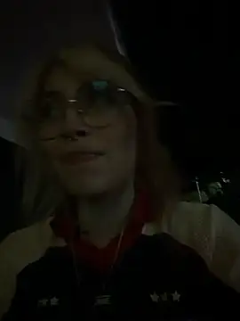 Snapshot of YunoRose_ chatting on June 18, 3:27 am YunoRose online show from June 18, 3:27 am