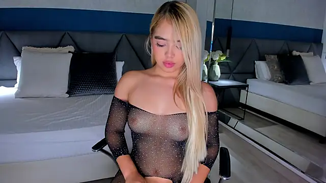 Mia Roswell online show from November 23, 5:39 am