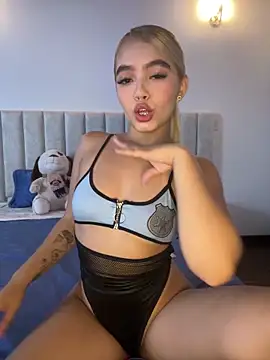 Snapshot of Mia_Roswell chatting on December 18, 2:38 am Mia Roswell online show from December 18, 2:38 am