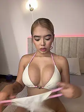 Snapshot of Mia_Roswell chatting on July 4, 3:13 am Mia Roswell online show from July 4, 3:13 am
