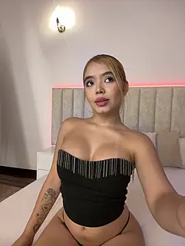 Snapshot of Mia_Roswell chatting on June 19, 3:01 am Mia Roswell online show from June 19, 3:01 am