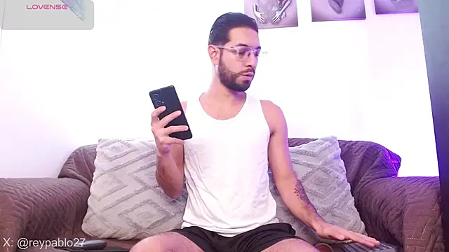 Snapshot of ReyPablo1 chatting on December 2, 7:26 pm ReyPablo1 online show from December 2, 7:26 pm