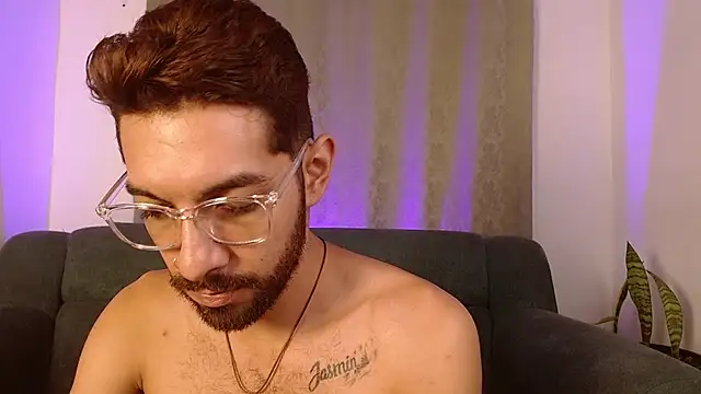 Snapshot of ReyPablo1 chatting on September 19, 11:42 pm ReyPablo1 online show from September 19, 11:42 pm