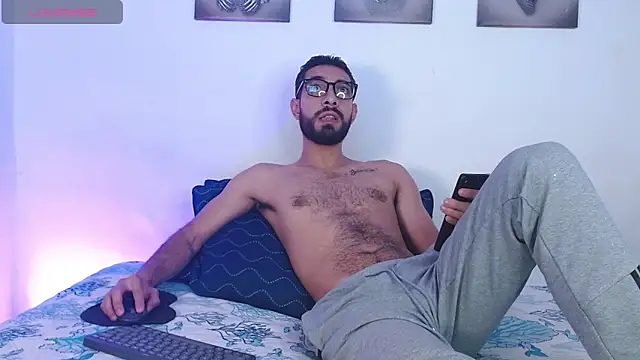 Snapshot of ReyPablo1 chatting on October 6, 8:53 pm ReyPablo1 online show from October 6, 8:53 pm