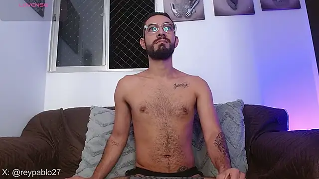 Snapshot of ReyPablo1 chatting on December 15, 1:44 am ReyPablo1 online show from December 15, 1:44 am