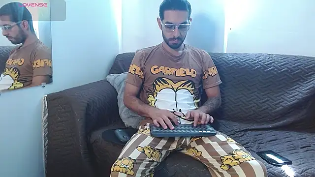 Snapshot of ReyPablo1 chatting on November 2, 2:11 pm ReyPablo1 online show from November 2, 2:11 pm