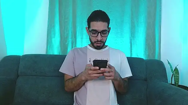 Snapshot of ReyPablo1 chatting on October 13, 7:26 pm ReyPablo1 online show from October 13, 7:26 pm