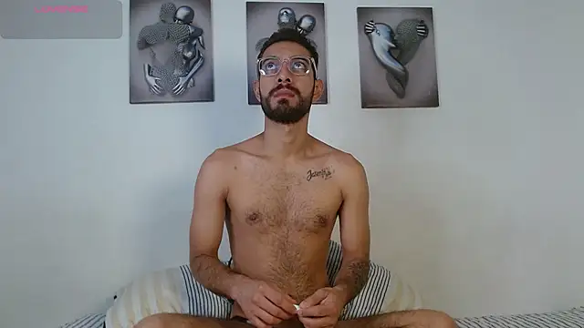 Snapshot of ReyPablo1 chatting on September 21, 4:01 pm ReyPablo1 online show from September 21, 4:01 pm