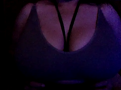 Snapshot of LittleHeartss chatting on October 17, 12:36 am LittleHeartss online show from October 17, 12:36 am