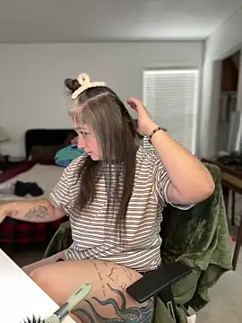 Alix Valentine online show from April 12, 3:15 pm