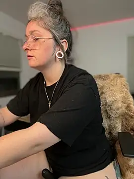 Alix Valentine online show from March 15, 4:30 am