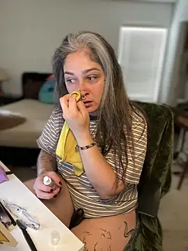 Snapshot of Alix_Valentine chatting on April 19, 5:47 pm Alix Valentine online show from April 19, 5:47 pm