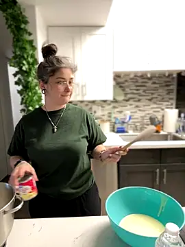 Alix Valentine online show from December 5, 7:45 pm