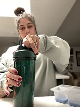 Alix Valentine online show from April 12, 2:48 am