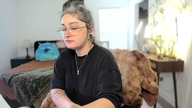 Alix Valentine online show from November 18, 4:43 pm