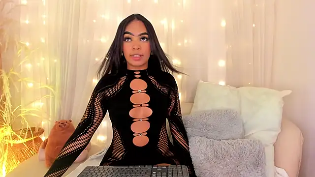 Snapshot of Violett030 chatting on December 3, 3:51 am Violett030 online show from December 3, 3:51 am