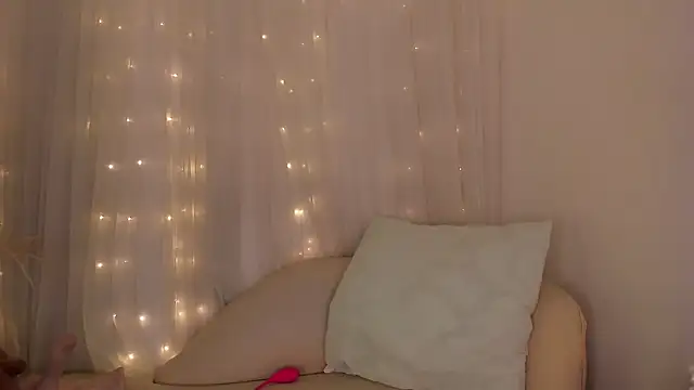 Snapshot of Violett030 chatting on November 24, 4:01 am Violett030 online show from November 24, 4:01 am