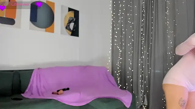 Snapshot of _LustyLuna_ chatting on November 2, 3:11 am LustyLuna online show from November 2, 3:11 am