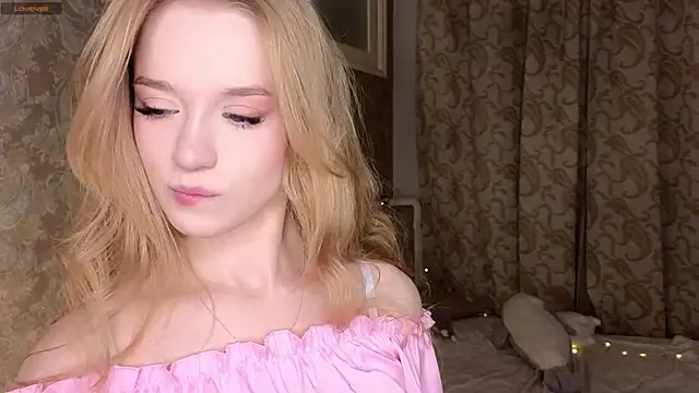 Snapshot of Emma_Frosty chatting on September 10, 7:13 pm Emma Frosty online show from September 10, 7:13 pm