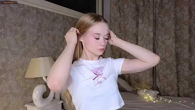 Snapshot of Emma_Frosty chatting on September 9, 6:28 pm Emma Frosty online show from September 9, 6:28 pm