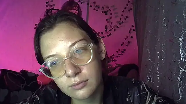 Lily Ember online show from November 3, 7:50 pm