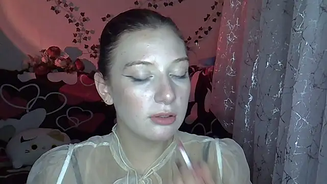 Lily Ember online show from November 9, 5:28 pm