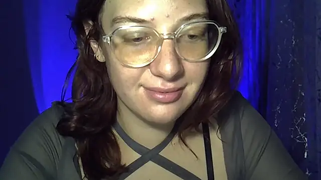 Lily Ember online show from October 25, 8:20 pm