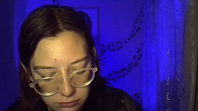 Lily Ember online show from October 20, 4:51 pm